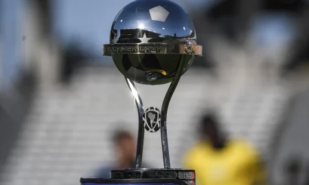 Taça da Copa Sul-Americana (Foto: Staff Images/ CONMEBOL)