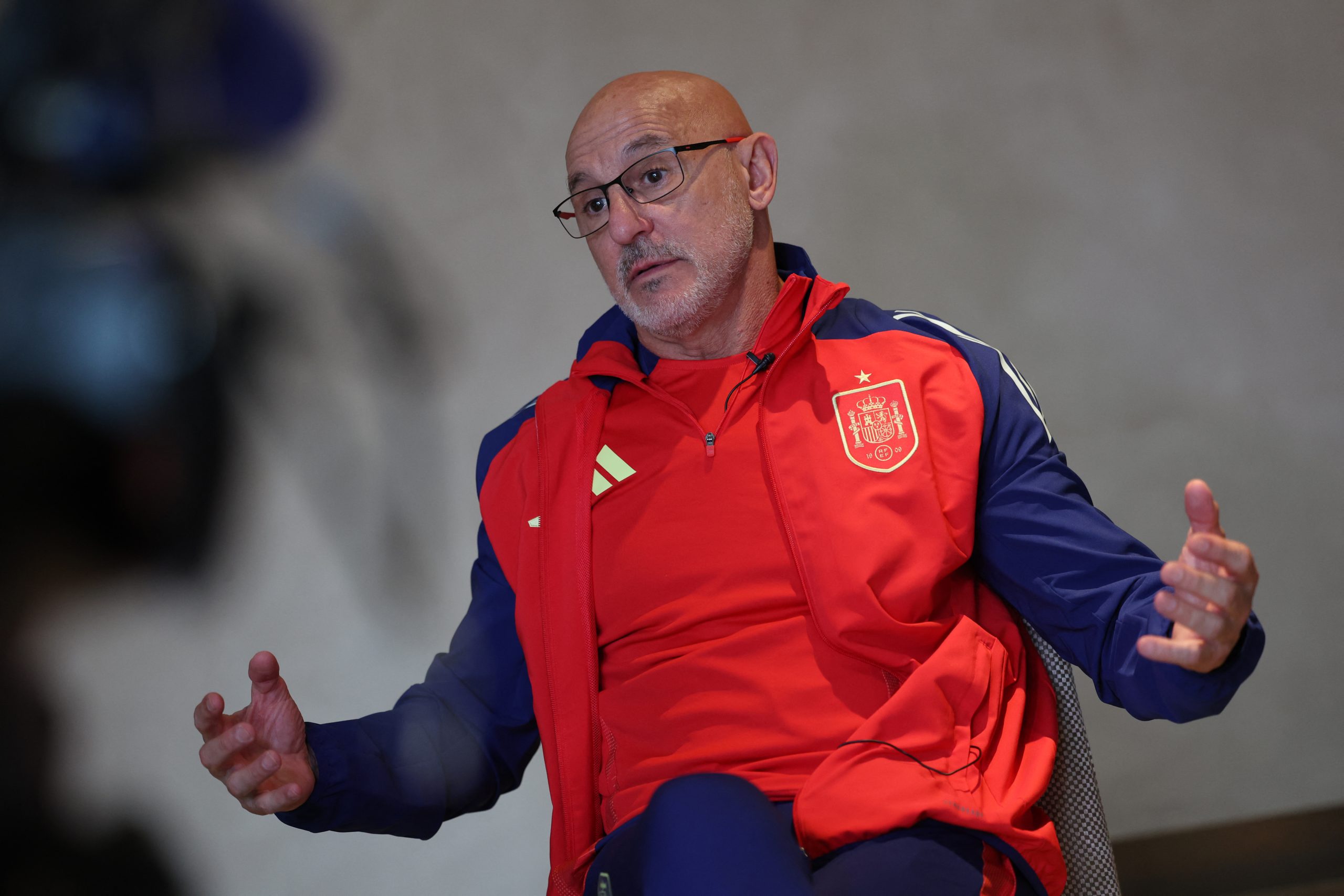 Luis de la Fuente, técnico da seleção espanhola (Foto: DANIEL LEAL | AFP via Getty Images)