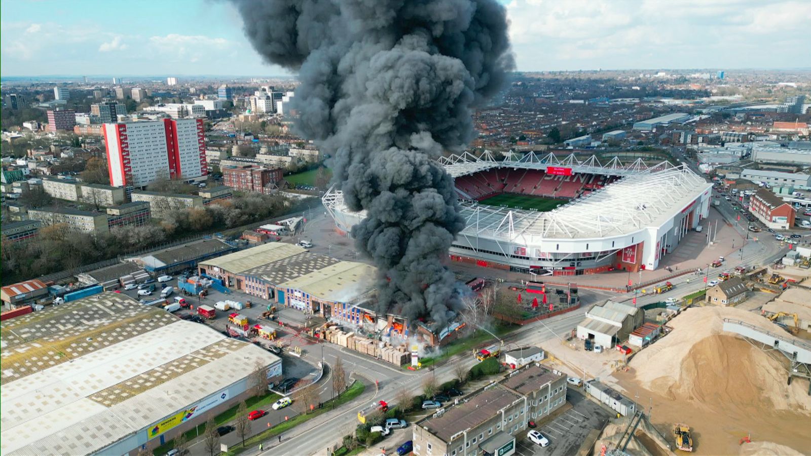 Imagem área dos areadores do Estádio St Mary's em Southampton. (Foto: Sky Sports)