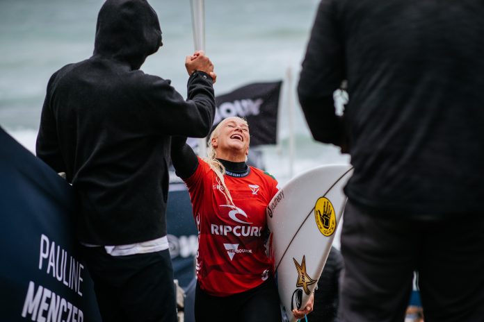 Tatiana levou a melhor em duelo brasileiro em Bells Beach. (Foto: Sloane /WSL)