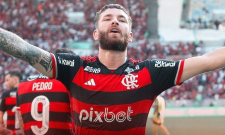 Léo Pereira celebra primeiro gol de falta com o Flamengo Foto: Reprodução Twitter Flamengo