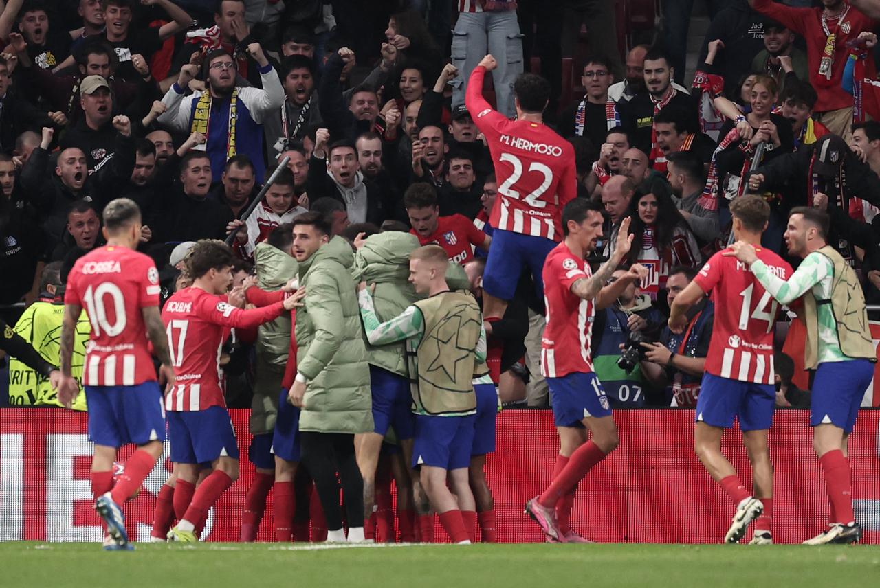 Jogadores do Atlético de Madrid comemorando a classificação. (Foto: THOMAS COEX/AFP via Getty Images)