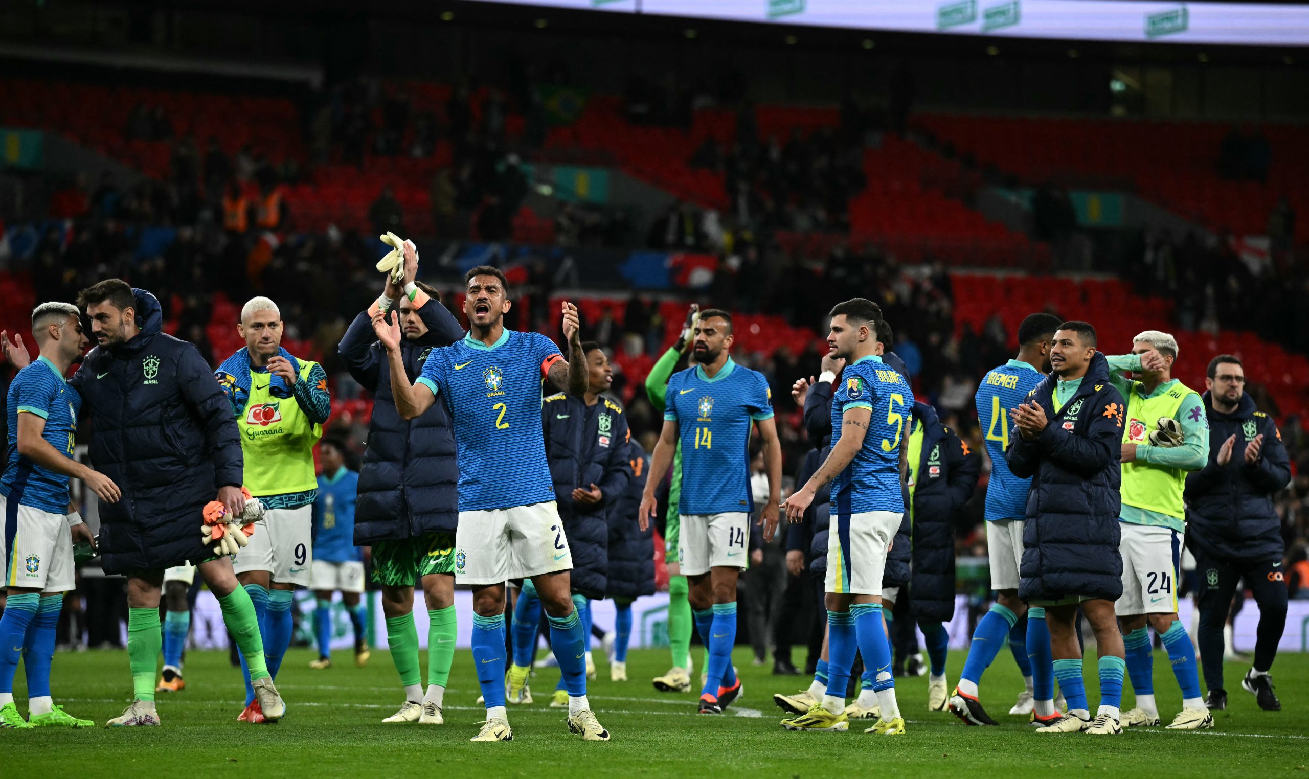 Brasil após vitória contra a Inglaterra (Foto: BEN STANSALL/AFP via Getty Images)