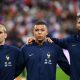 Griezmann, Mbappé e Giroud durante hino da França (Foto: FRANCK FIFE | AFP via Getty Images)