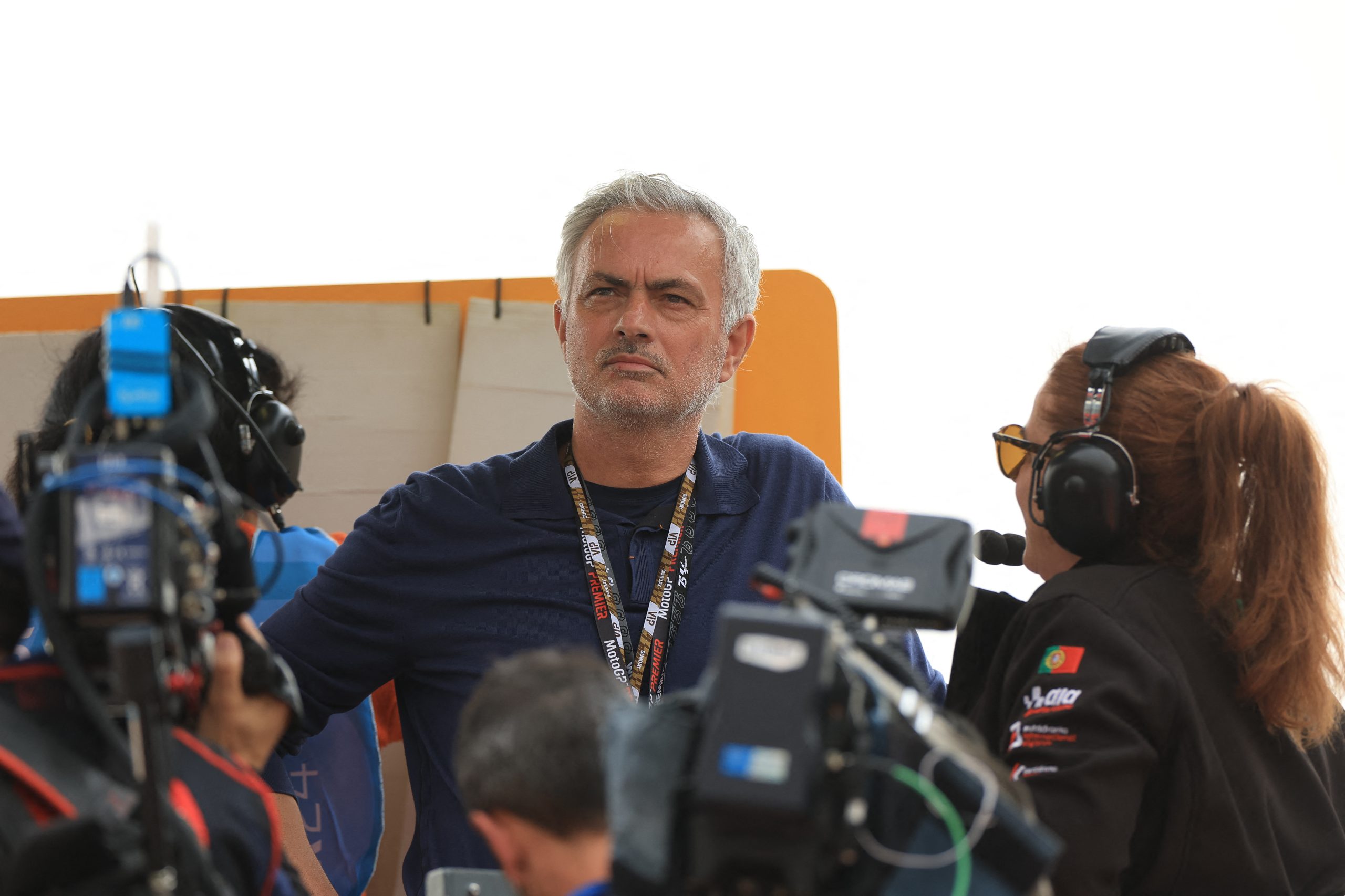 José Mourinho assiste à corrida de MotoGP do Grande Prémio de Portugal no Circuito Internacional do Algarve, em Portimão (Foto: PATRICIA DE MELO MOREIRA | AFP via Getty Images)