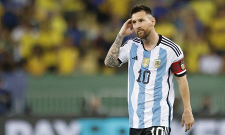 Lionel Messi durante jogo da seleção argentina (Foto: DANIEL RAMALHO | AFP via Getty Images)