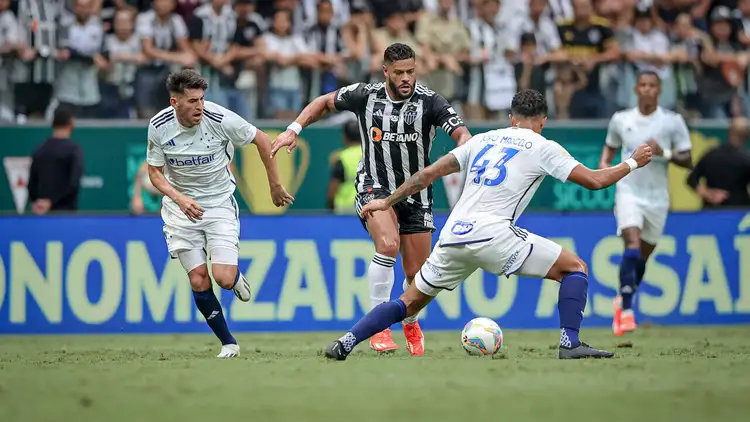 Atlético e Cruzeiro duelam pelo Brasileiro (Foto: Pedro Souza/Atlético)