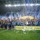 Grêmio recebendo o título na final do Campeonato Gaúcho 2024. FOTO: LUCAS UEBEL/GREMIO FBPA