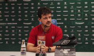 Diniz explica derrota do Fluminense em coletiva de imprensa (Foto: Lucas Merçon/FFC)