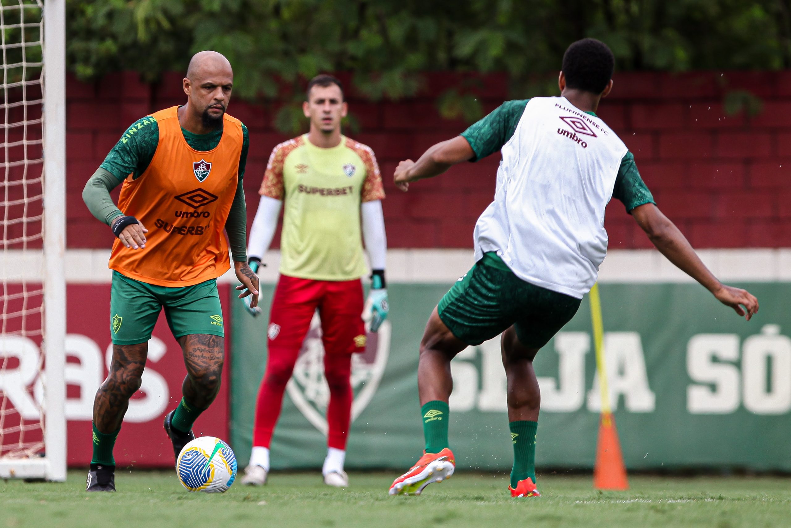 Felipe Melo volta a zaga do Fluminense no jogo conta o Vasco. (FOTO: MARCELO GONÇALVES / FLUMINENSE F.C.)