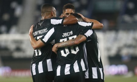 Jacob comemora o quinto gol alvinegro (Foto: Vitor Silva/Botafogo)