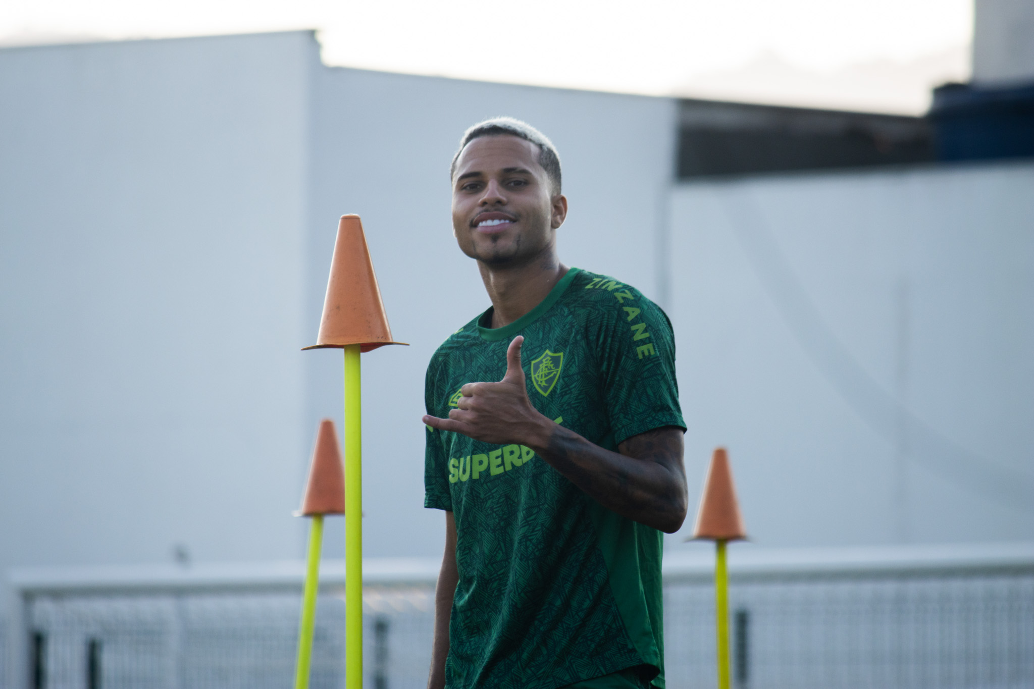 Aleksander e mais três jogadores estão suspensos dos próximos dois jogos do Fluminense (FOTO: MARINA GARCIA / FLUMINENSE F.C.)