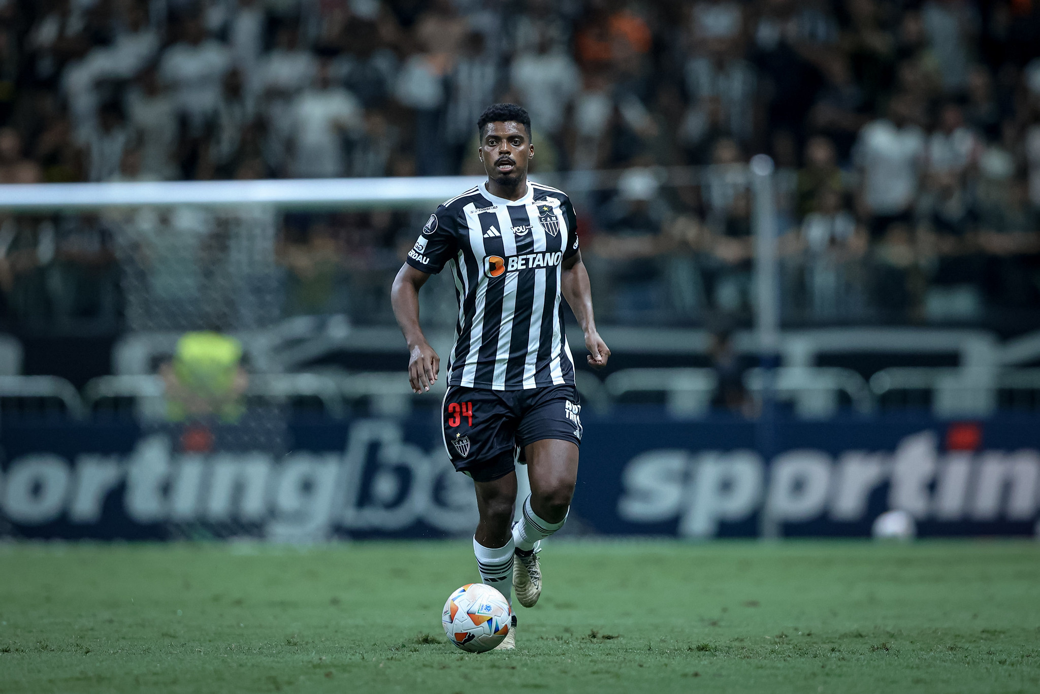 Jemerson foi titular na terceira rodada da Libertadores. (Foto: Pedro Souza / Atlético)