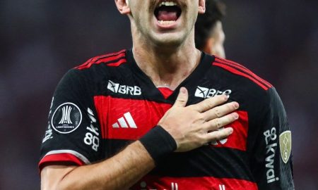 Léo Ortiz em estreia pelo Flamengo. (Foto: Reprodução/Twitter Flamengo).