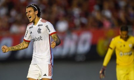 Pedro celebra gol pelo Flamengo. (Foto: Reprodução/Twitter Flamengo).
