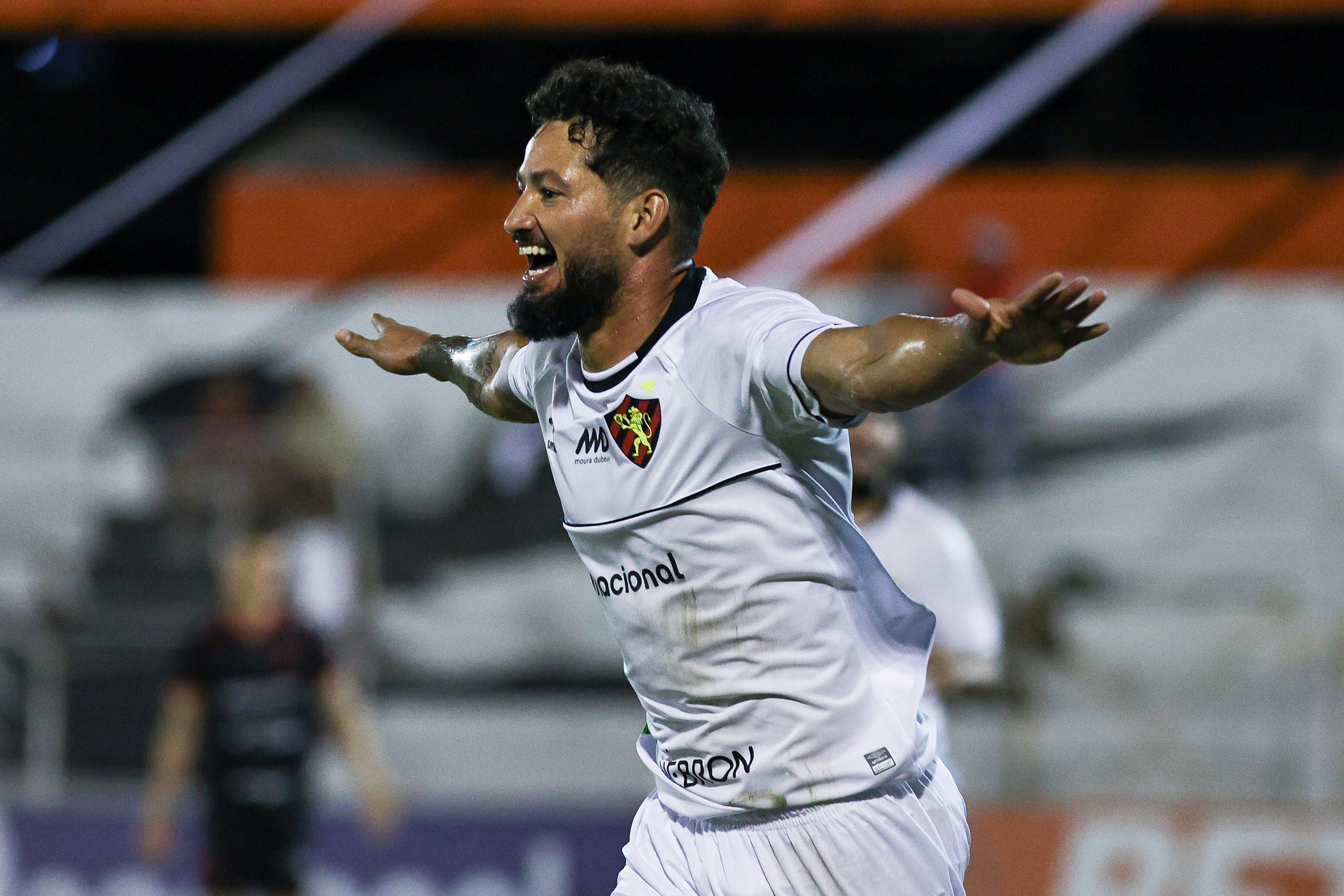 Arthur Caíke pode deixar o Sport (Foto: Paulo Piva / Sport Recife)