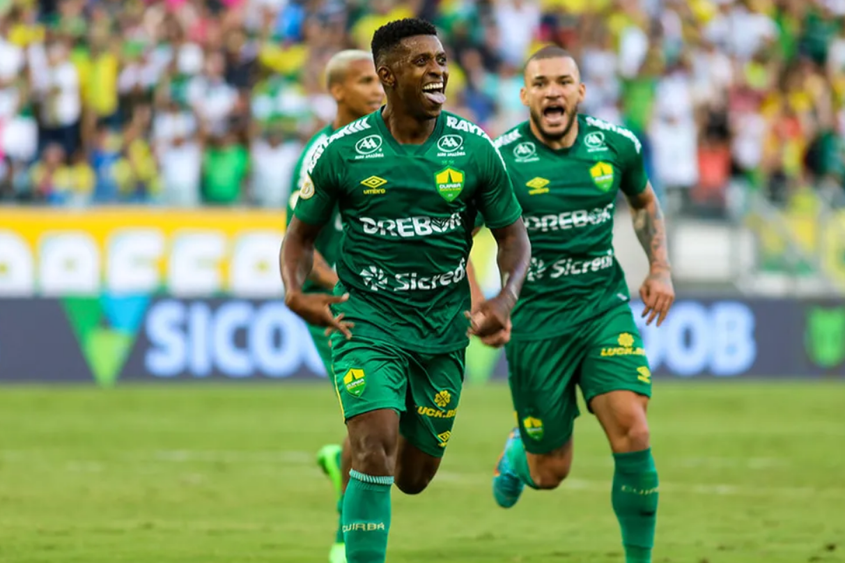 Jonathan Cafu comemora gol do Cuiabá contra o Palmeiras (Foto: AssCom Dourado)