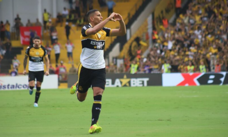 Meritão marcou o gol do Tigre com apenas dois minutos de jogo (Foto: Celso da Luz, Criciúma)