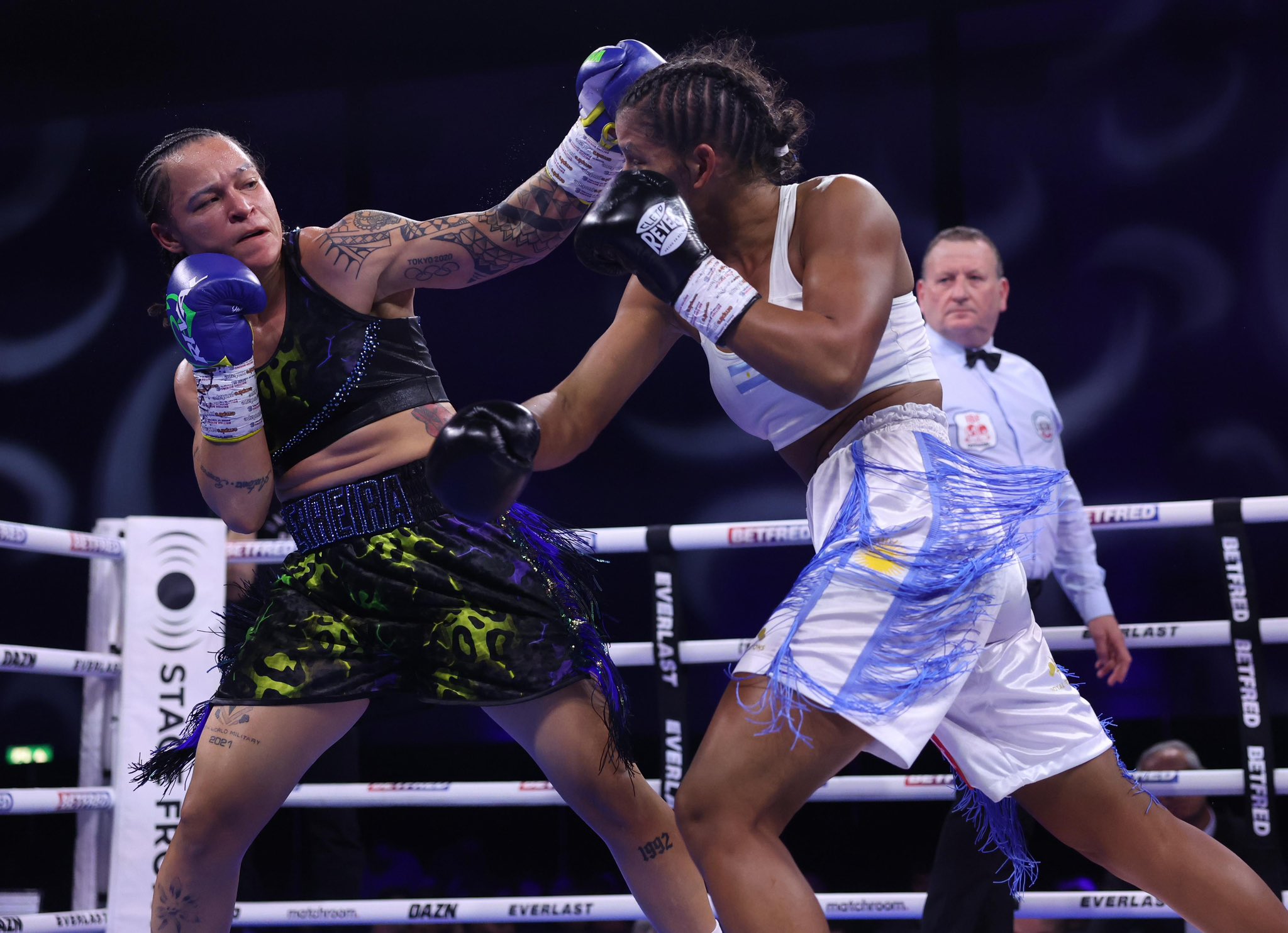 Beatriz Ferreira conquistou o cinturão peso-leve no boxe profissional (Foto: Matchroom Boxing/Divulgação)