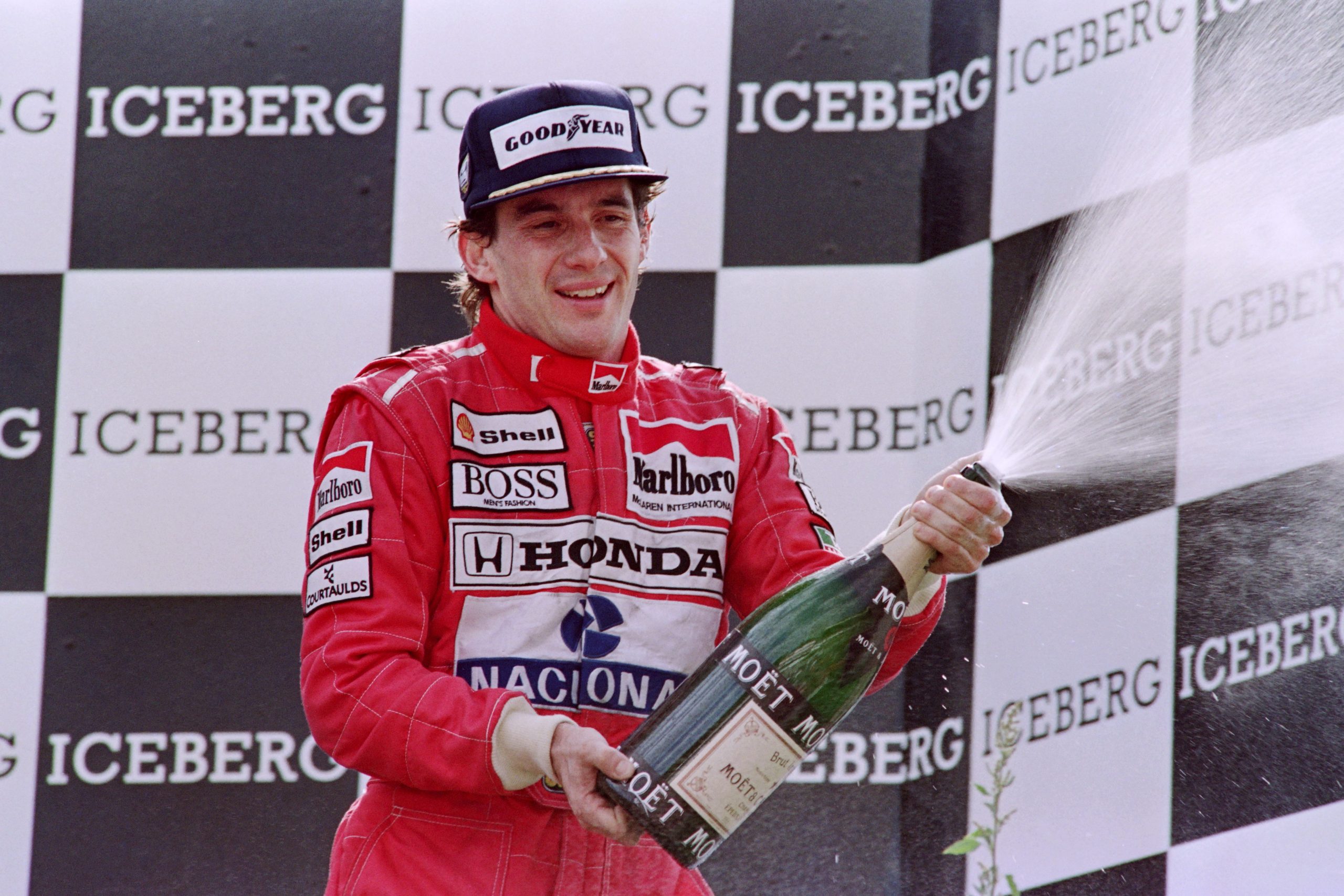 Senna entrou na história da F1 (Foto: JEAN-LOUP GAUTREAU/AFP via Getty Images)