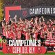 Elenco do Athletic Bilbao comemora o título da Copa do Rei da Espanha (Foto: JAVIER SORIANO | AFP via Getty Images)