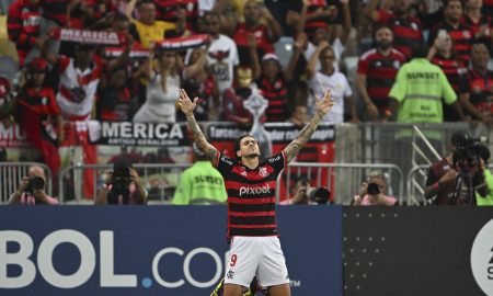 Pedro comemora gol pelo Flamengo (Foto: MAURO PIMENTEL/AFP via Getty Images)