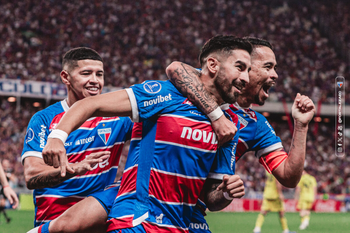 Jogadores comemoram um dos quatro gols da equipe (Foto: Matheus Lotif/Fortaleza)