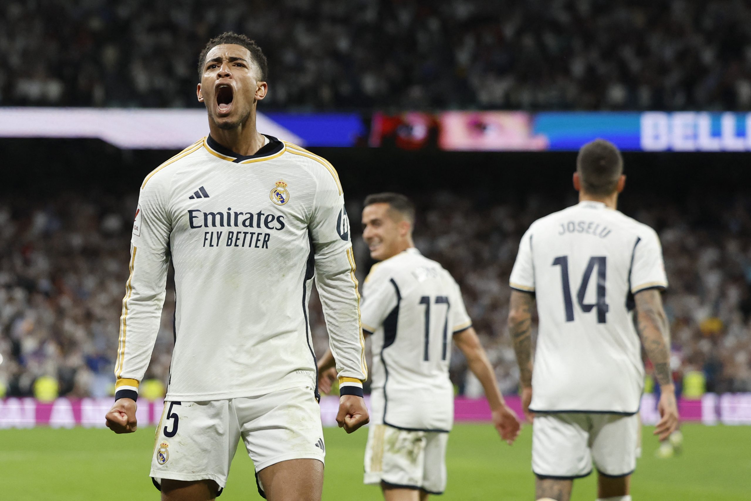 Bellingham comemora o gol da vitória do Real Madrid (Foto: OSCAR DEL POZO | AFP via Getty Images)