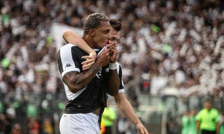 David celebra gol pelo Vasco