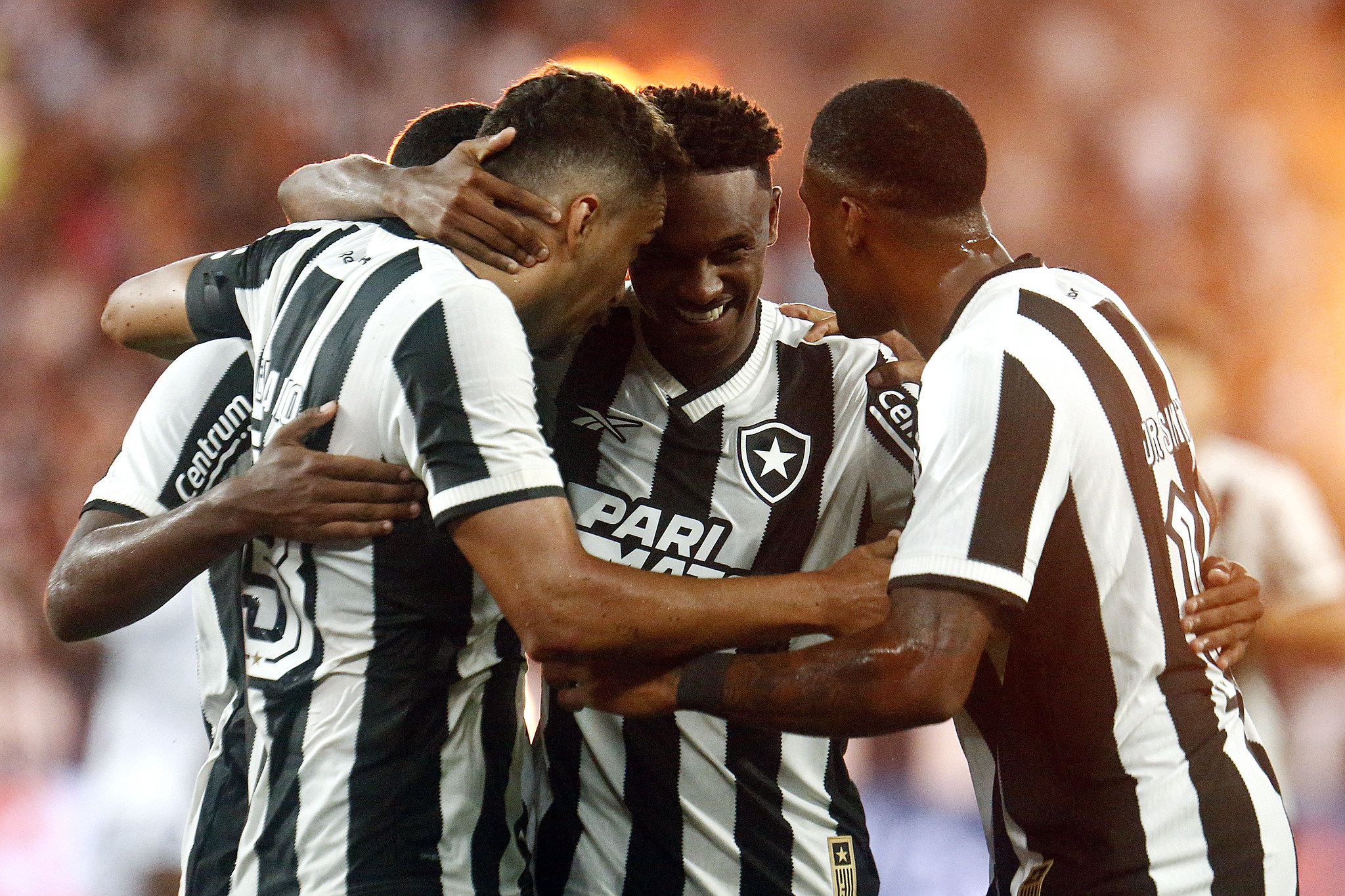 Jogadores do Botafogo comemorando o gol de Eduardo contra o Vitória. ( Foto: Vitor Silva/Botafogo)