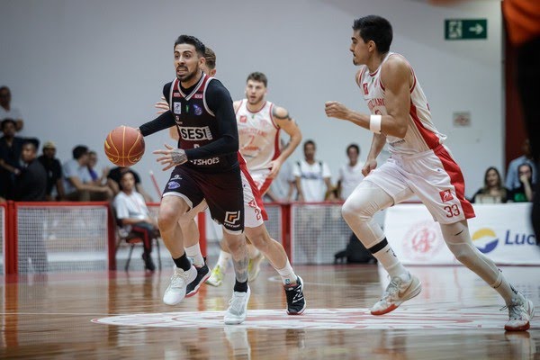 Franca amplia vantagem sobre o Paulistano (Foto: Marcos Limonti/Sesi Franca Basquete)