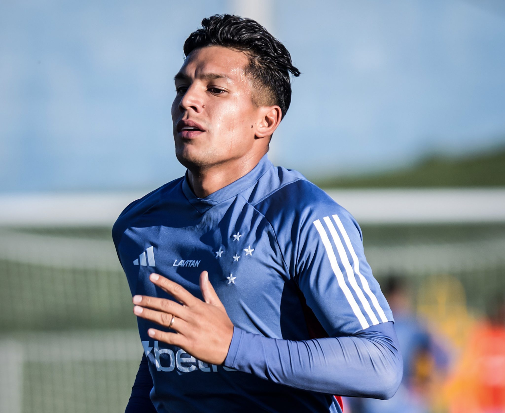 Lucas Romero treinando no Cruzeiro (Foto: Gustavo Aleixo/Cruzeiro)