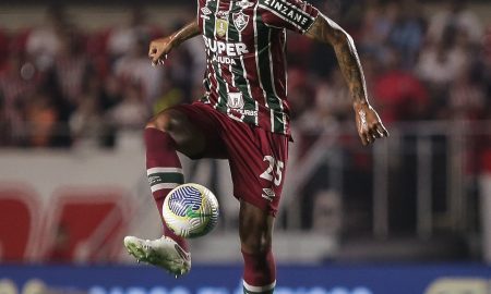 Em jogo equilibrado, a defesa do Fluminense não foi bem contra o São Paulo. (FOTO DE LUCAS MERÇON / FLUMINENSE FC)