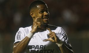 Junior Santos comemorando o gol contra o Vitória. (Foto: Vítor Silva/Botafogo)