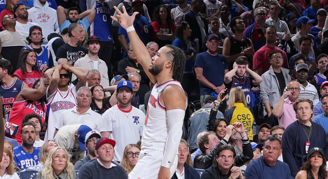 Jalen Brunson faz 41 pontos na casa dos Sixers (Foto: Redes Sociais/New York Knicks)