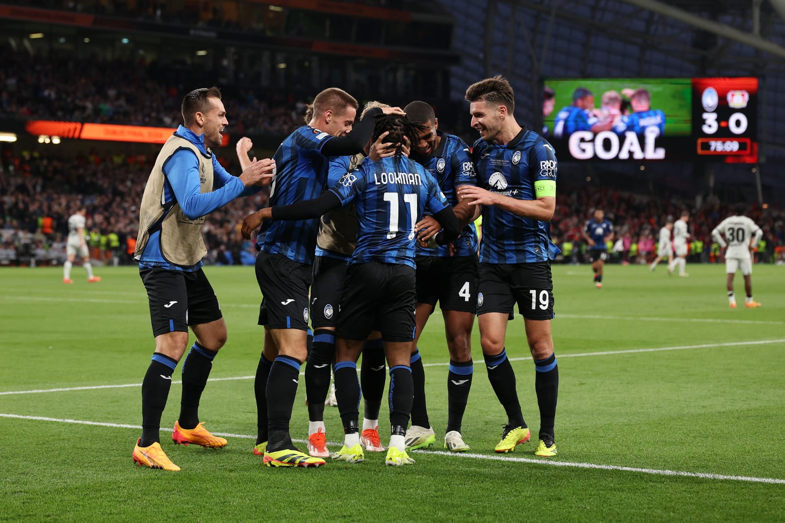 Time da Atalanta comemorando um gol. (Foto: Richard Heathcote/Getty Images)