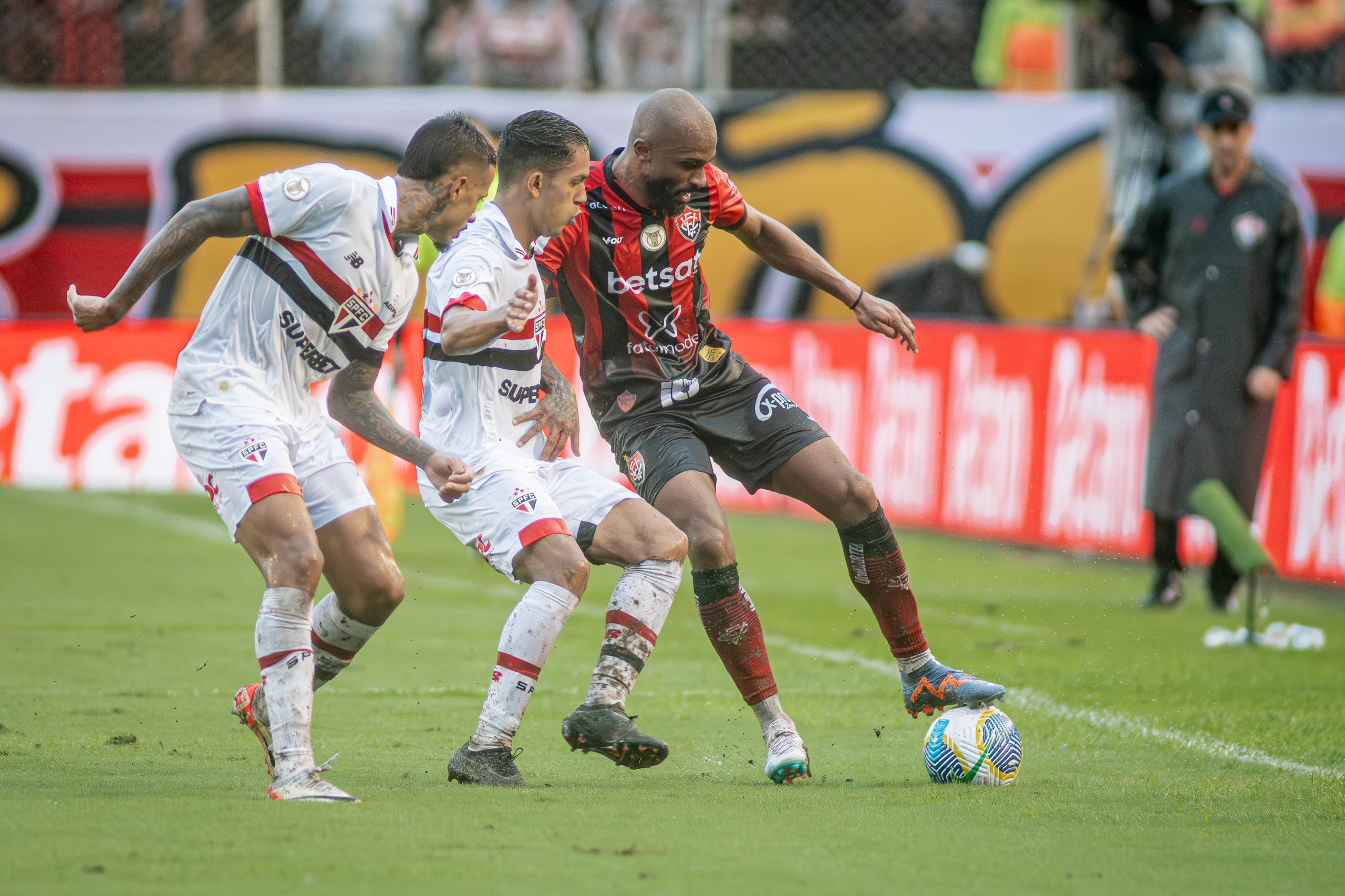 A equipe rubro-negra foi derrotada pelo São Paulo por 3 x 1 no Barradão. Foto: Victor Ferreira/EC Vitória