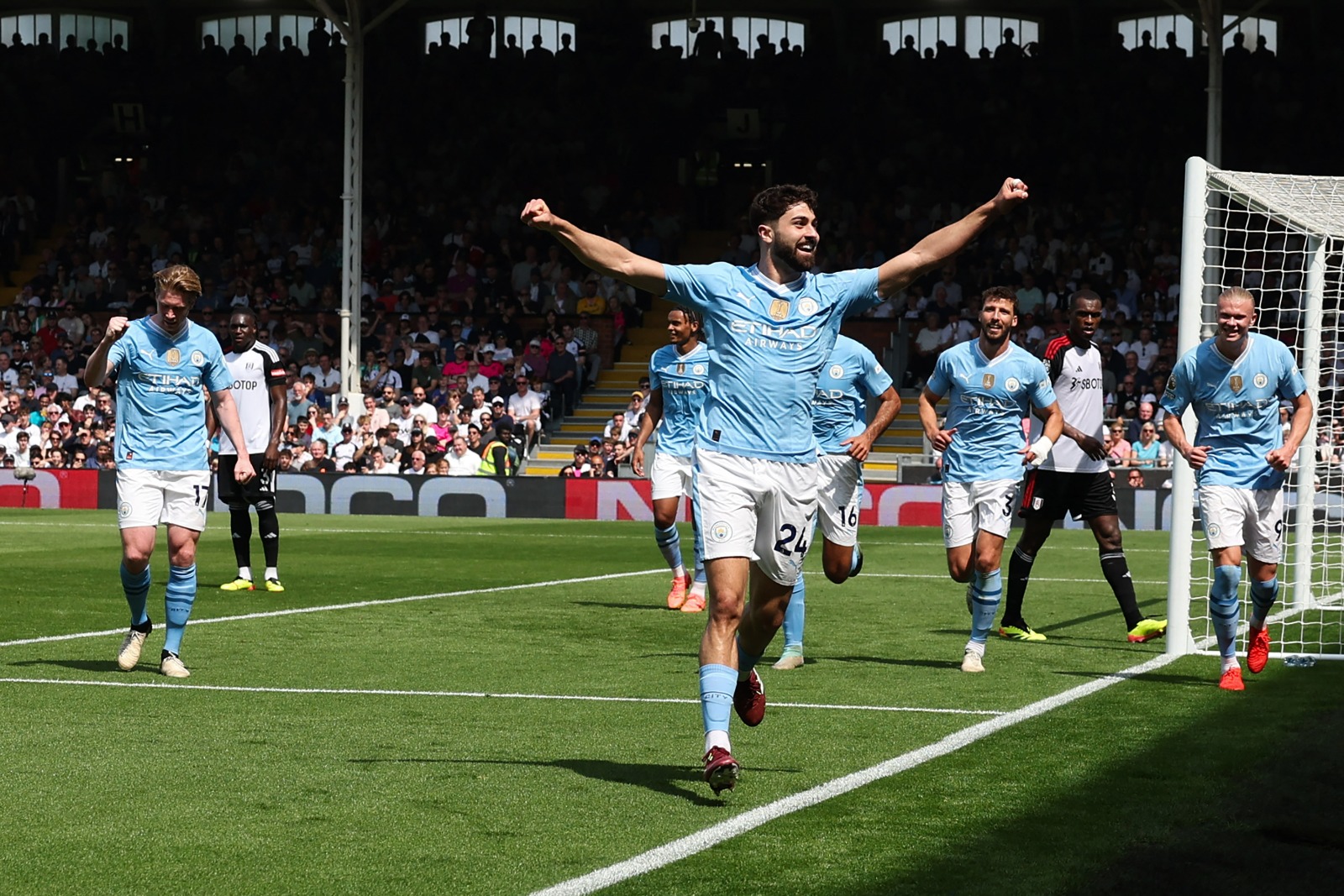 Josko Gvardiol comemora gol do Manchester City contra o Fulham pela Premier League 23/24