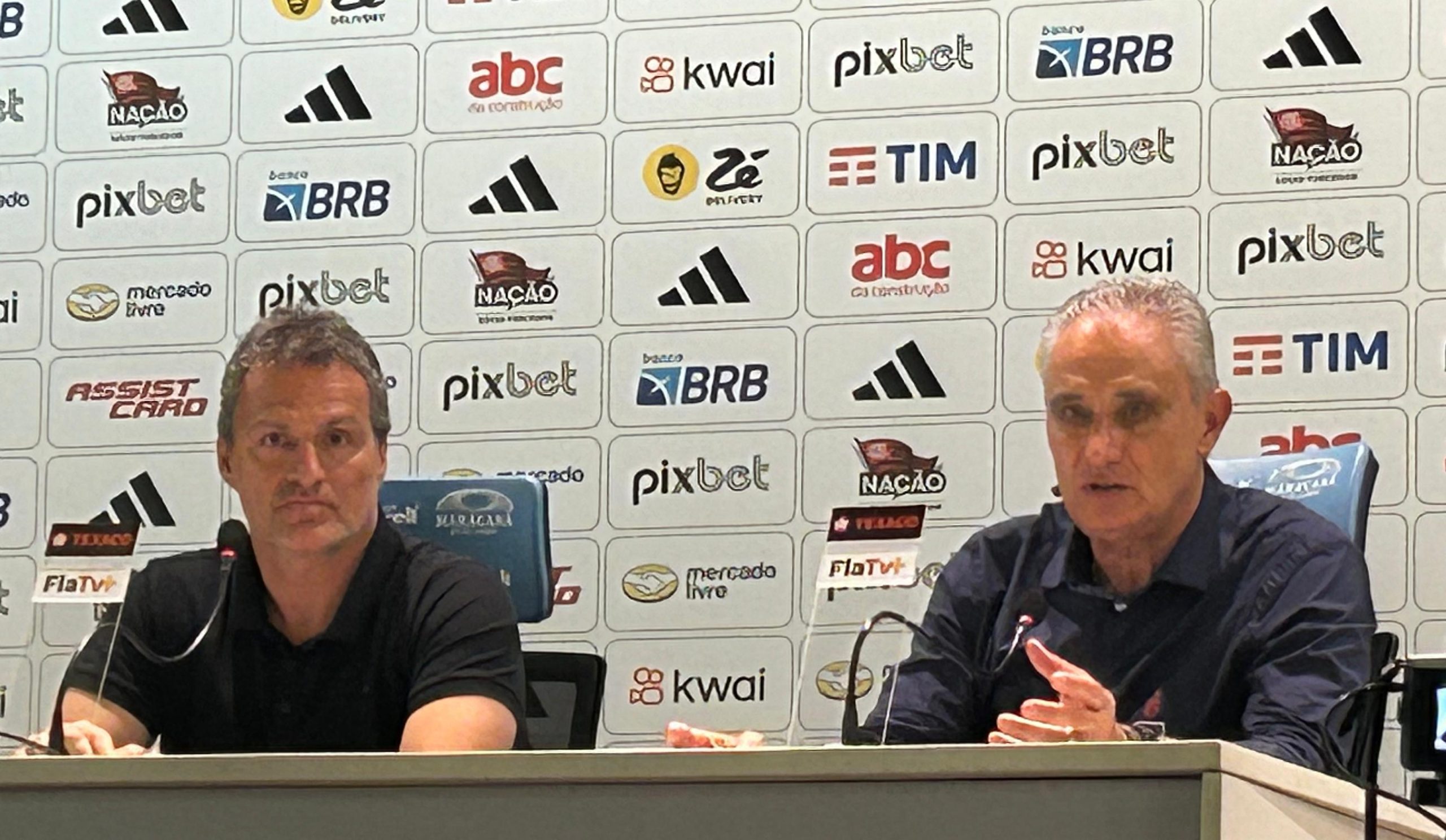 Tite e Bruno Spindel em coletiva pelo Flamengo. (Foto: Foto: Vinícius Azevedo/ENM).