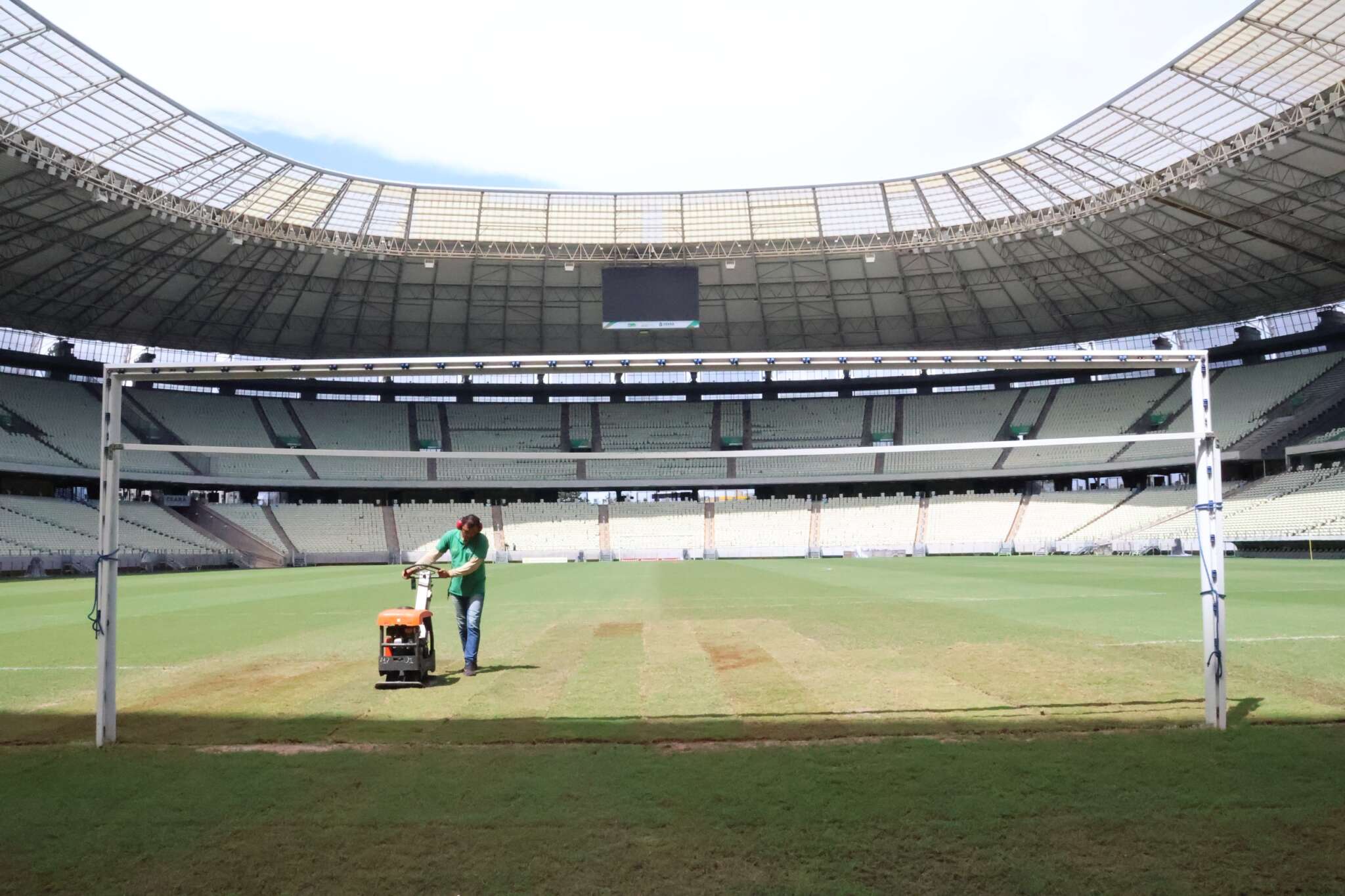 Gramado da Arena Castelão. (Foto: Eudes Brasil/SOP)