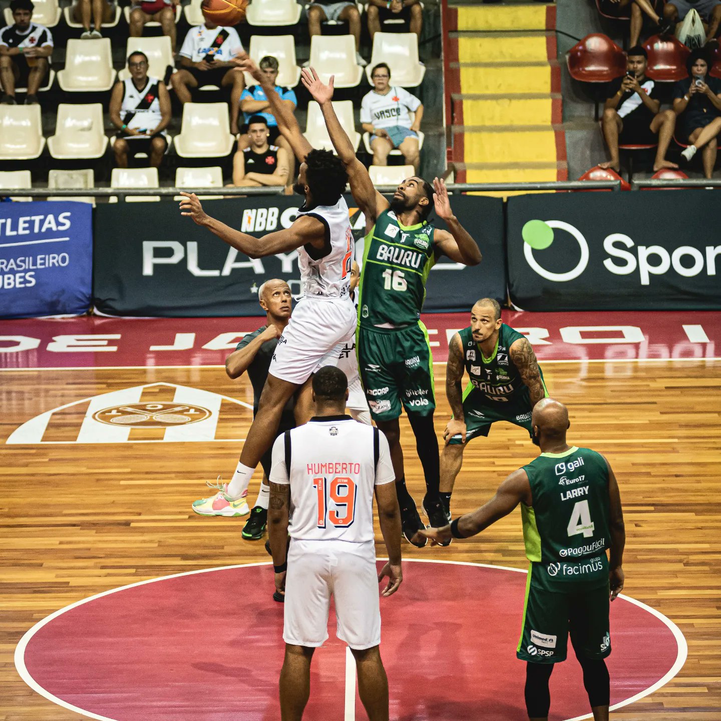 A série entre as duas equipes foi marcado por confrontos de muito equilíbrio (Foto: Divulgação X / Bauru Basket)