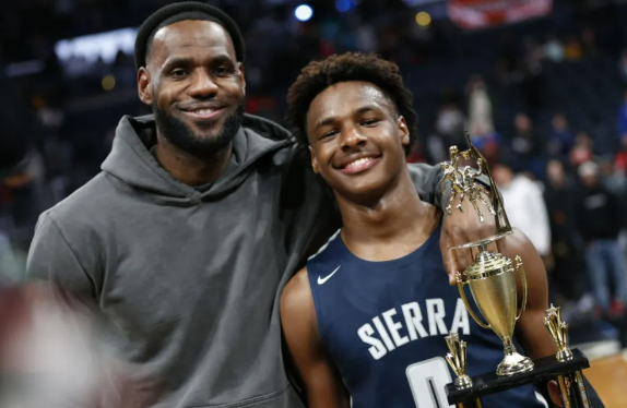 Bronny James pode jogar a NBA (Foto: Reprodução)