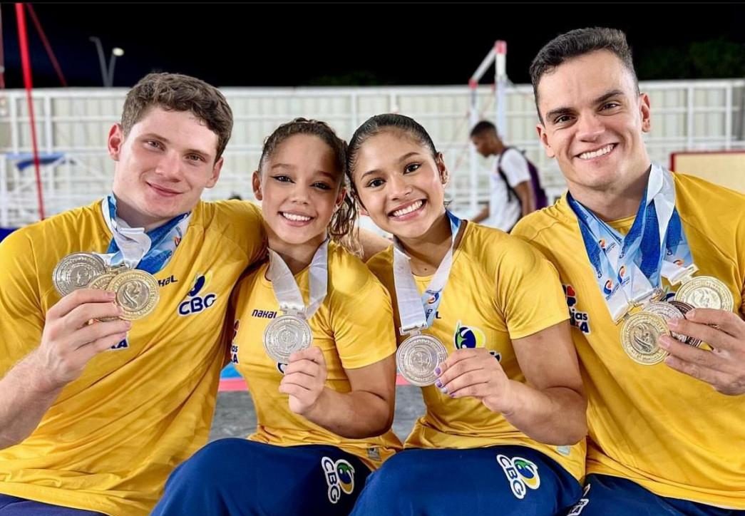 Equipe da ginástica com as medalhas em Santa Marta (Foto: Divulgação/CBG)