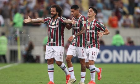 Marcelo e time do Fluminense após gol contra o Cerro (Photo by Wagner Meier/Getty Images)