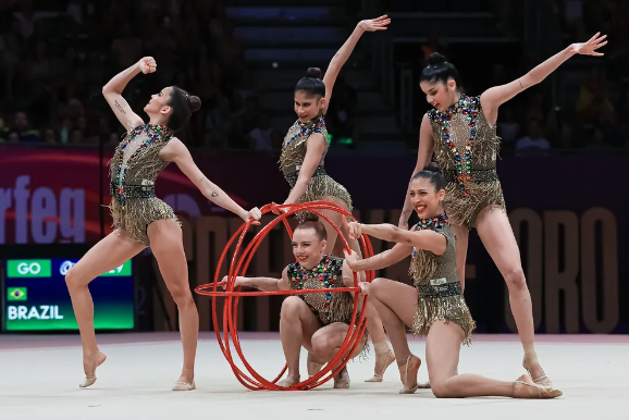 Conjunto do Brasil no Mundial de ginástica rítmica (Foto: Ricardo Bufolin/CBG)