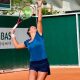 Ingrid Martins em Roland Garros com técnico ao fundo / Crédito: Divulgação