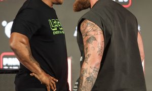 Encarada entre Jake Paul e Mike Tyson (Foto: Divulgação/Instagram MVP Promotions)