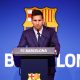 Messi em coletiva de imprensa no Camp Nou em 2021, pelo Barcelona (Foto de Eric Alonso/Getty Images)