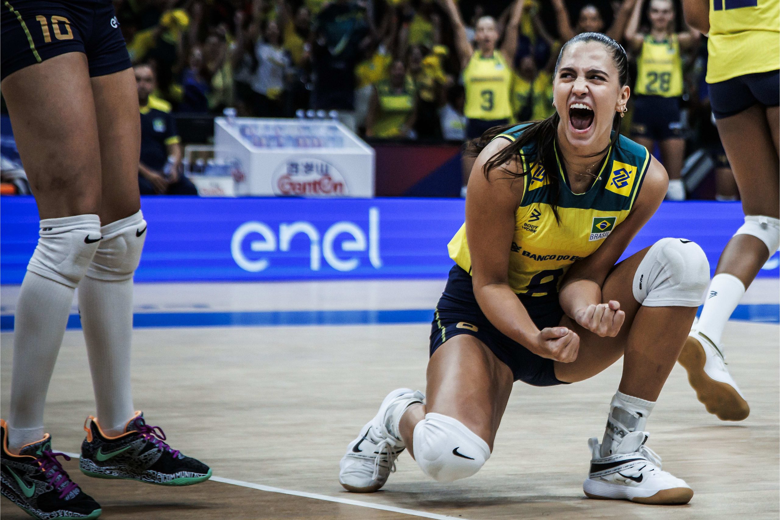 Julia Kudiess em ação pelo Brasil na VNL