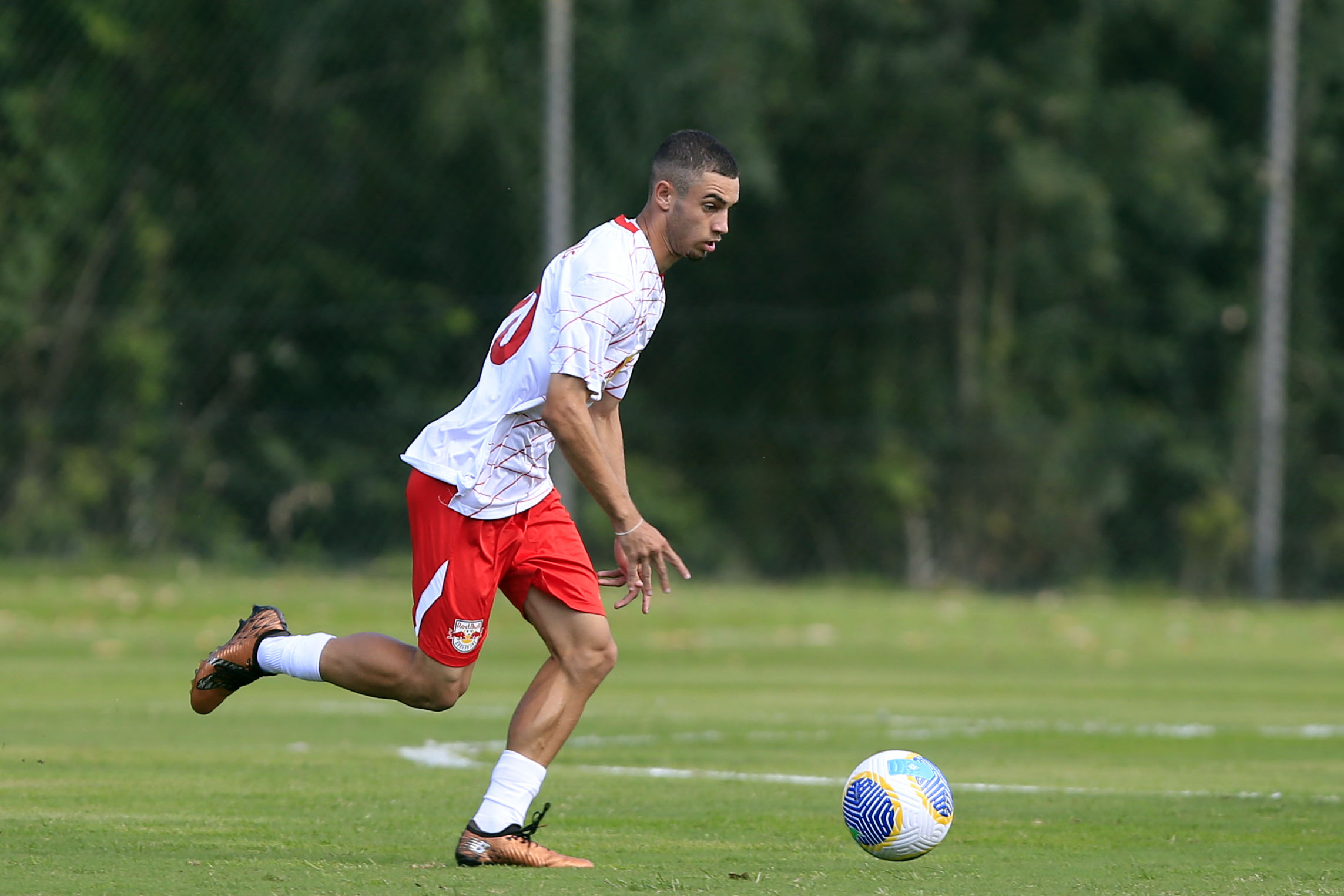 O Red Bull Bragantino enfrentará o Paulínia na última rodada da primeira fase do Paulistão Sub-20. (Foto: Fernando Roberto/Red Bull Bragantino)